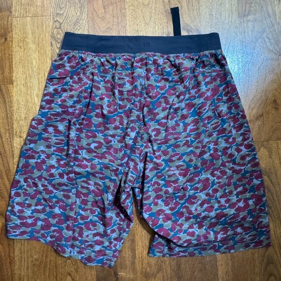 Lululemon T.H.E. Short multicam red size L, 11" inseam - Picture 2 of 3